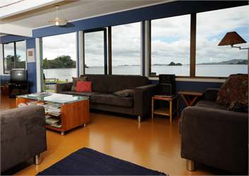 Oakura Beachfront, wifi & kayaks - Oakura Bay