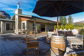 SUPERB Home,Studio,Spa,lake & mtn views,OSP&much more - Wanaka