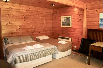 Walnut Grove Lodge sleeps 26 - Christchurch