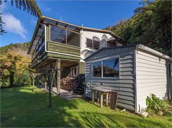 Family Fun at The Lake (Bachcare) - Lake Tarawera