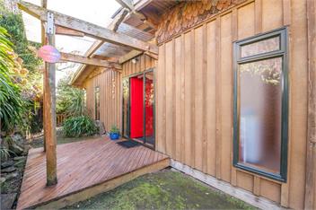 Treetop Hideaway (Bachcare) - Taupo Central