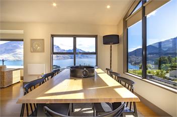 Lake View Retreat - Queenstown