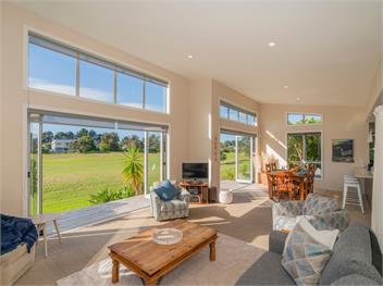 Golfers and Beach Lovers Dream (Bachcare) - Matarangi