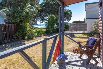 A STAY IN PARADISE ON PIPI ROAD - WHANGAMATA
