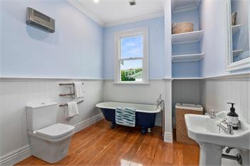 Botham's Beauty (Bachcare) - Blenheim