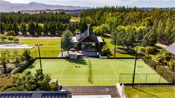 Horseshoe Bend Estate | Sleeps 12 | Swimming Pool | Spa Pool | Tennis Court | Set on Large Grounds - Wanaka
