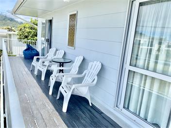 LARGE BACH 500 METRES FROM BEACH - Whangamata