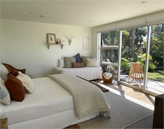 Matarangi Beach Retreat - 5 bdrms, walk to beach, outdoor bath & shower! - Matarangi