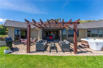 Scenic Solitude - Spa-pool, Lake and Mountain Views - Taupo