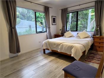 Tree Top Chalet - Whangarei