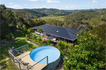 Sunny Paihia Retreat with BBQ, Spa and Pool - Paihia