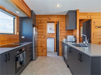 Seabreeze Surf House (Bachcare) - Whitianga