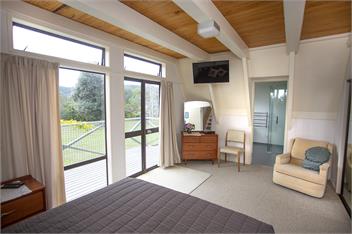 A fantastic holiday destination located on Tukere -124 Tukere Drive WhangamataDrive in Whangamata. - Whangamata