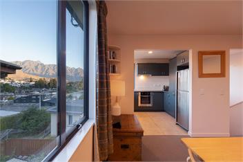 Central Home | Lake Views | 3 Bedrooms | Free WIFI - Queenstown