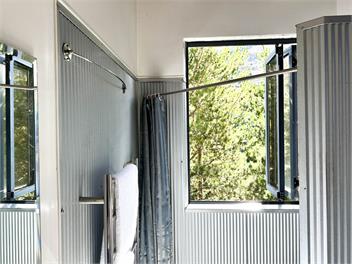 Amongst the pines | 2 bedroom bach | Stellar Views - Queenstown
