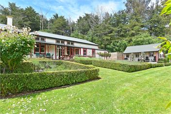 Ica Station Whare (at Whareama) - Masterton