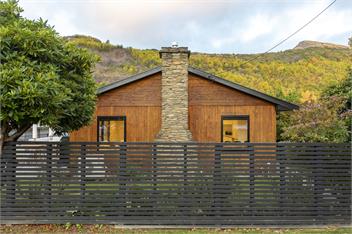 Arrowtown Gem | Stylish Escape | Prime Location - 