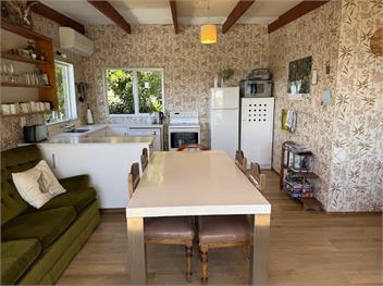 Rose's Kaiteriteri Bach - 