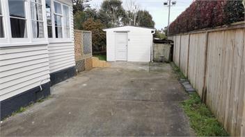 1 Double Bed Garden Chalet B -