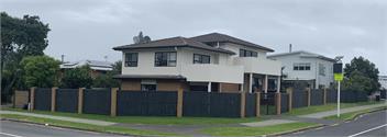 Omanu Beach Family Home -