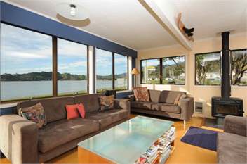 Oakura Beachfront, wifi & kayaks - Oakura Bay