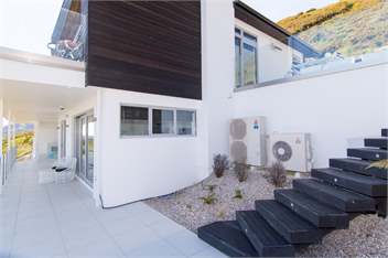 Aqua Heights - Stunning Apartment with Sea Views! - Nelson