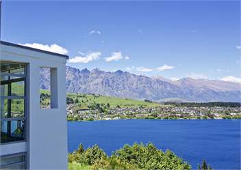 Spectacular Panoramic Views 4 Bedroom House - Queenstown