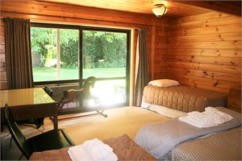Walnut Grove Lodge sleeps 26 - Christchurch