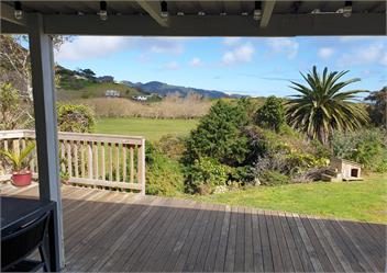Ahipara Love Shack and Surfers Paradise - Northland