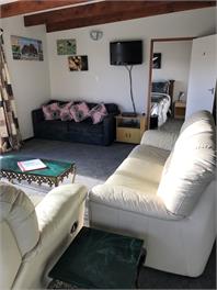 Anglem House & Car - Stewart Island