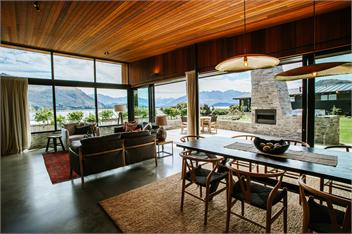 Three Peaks House | Sleeps 10 | Lake Views | Outdoor Fire - Wanaka