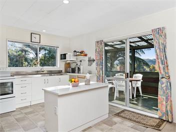 Family Fun at The Lake (Bachcare) - Lake Tarawera