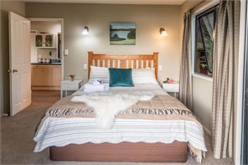 Overton Cottage (Bachcare) - Akaroa