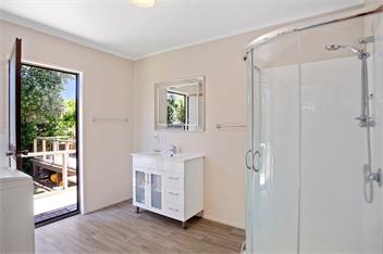 Coastal Charm (Bachcare) - Waihi Beach