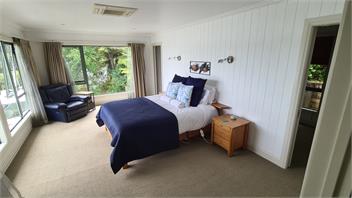 Woodies' Retreat - Russell