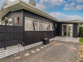 Bach Life on Seabreeze (Bachcare) - Whangamata