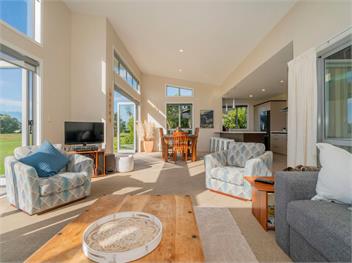 Golfers and Beach Lovers Dream (Bachcare) - Matarangi