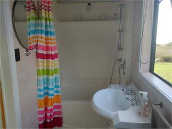 Pahoia Beachfront cabins. Absolute beachfront - Tauranga