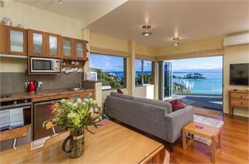 'Harbour View - One' - Nelson Waterfront Apartment - Nelson