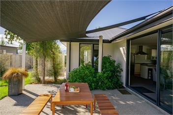 Relax on Snowberry (Bachcare) - Wanaka