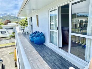 LARGE BACH 500 METRES FROM BEACH - Whangamata