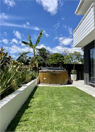 Sully’s Beach House. Spa, sauna, mini gym: 45 seconds to beach. Sleeps 7 - Mt Maunganui