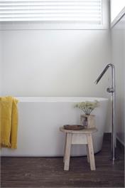 Matarangi Beach Retreat - 5 bdrms, walk to beach, outdoor bath & shower! - Matarangi