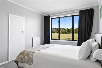 Secluded Lake Escape with sweeping reserve views near the Botanical Gardens - Taupo