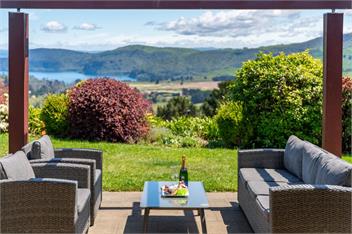 Scenic Solitude - Spa-pool, Lake and Mountain Views - Taupo