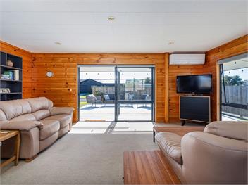 Seabreeze Surf House (Bachcare) - Whitianga