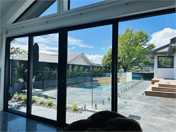 Large Family Home with pool and next to park - Wanaka