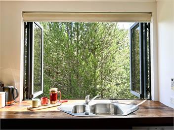 Amongst the pines | 2 bedroom bach | Stellar Views - Queenstown