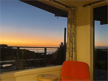 Cable Bay Moana View House -