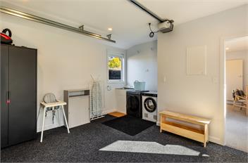 Loulou Lodge - family fun, close to lake - 